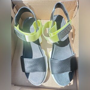 Sorel Women's Black and Noir Size 7.5 Kinetic Sandals NWT New in Box
